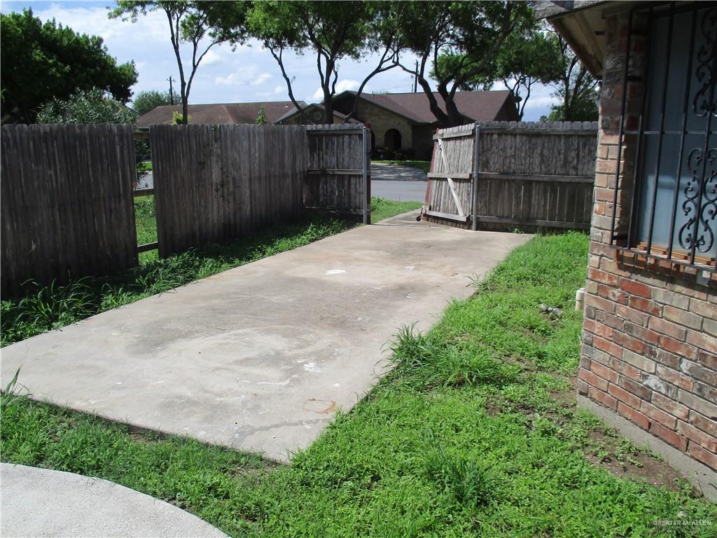 Photo 16 of 700 Franciska Street