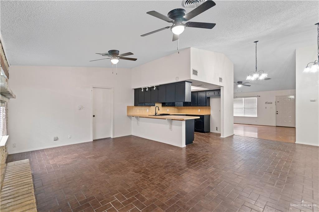 Photo 6 of 129 Spencer Court