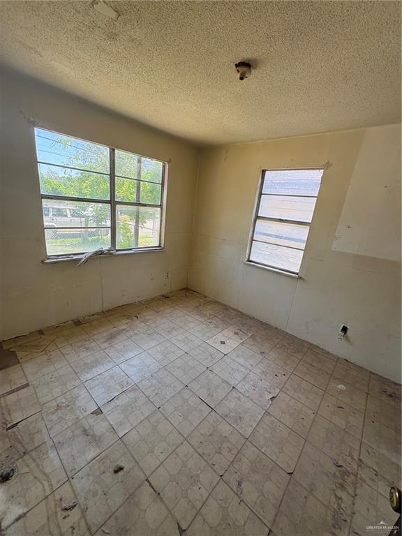 Photo 6 of 712 Llano Grande Street