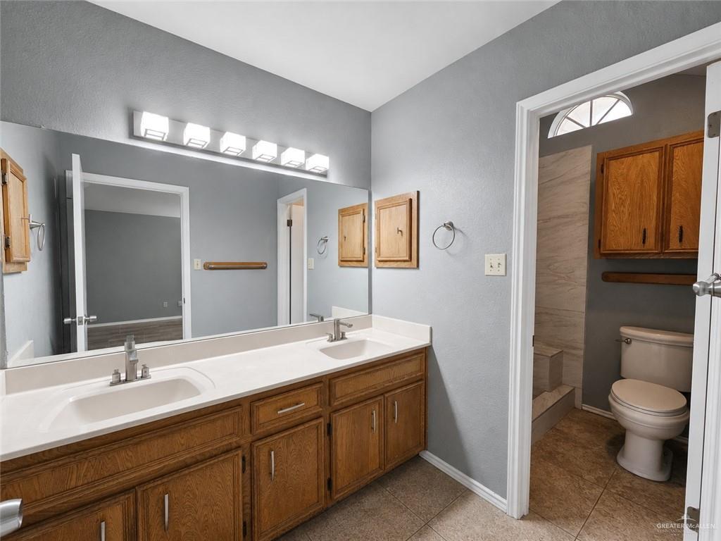 Photo 14 of 2208 Robin Avenue