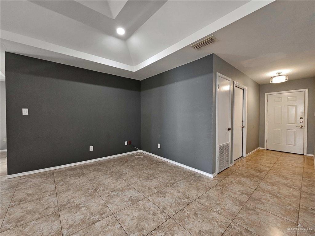 Photo 5 of 2208 Robin Avenue