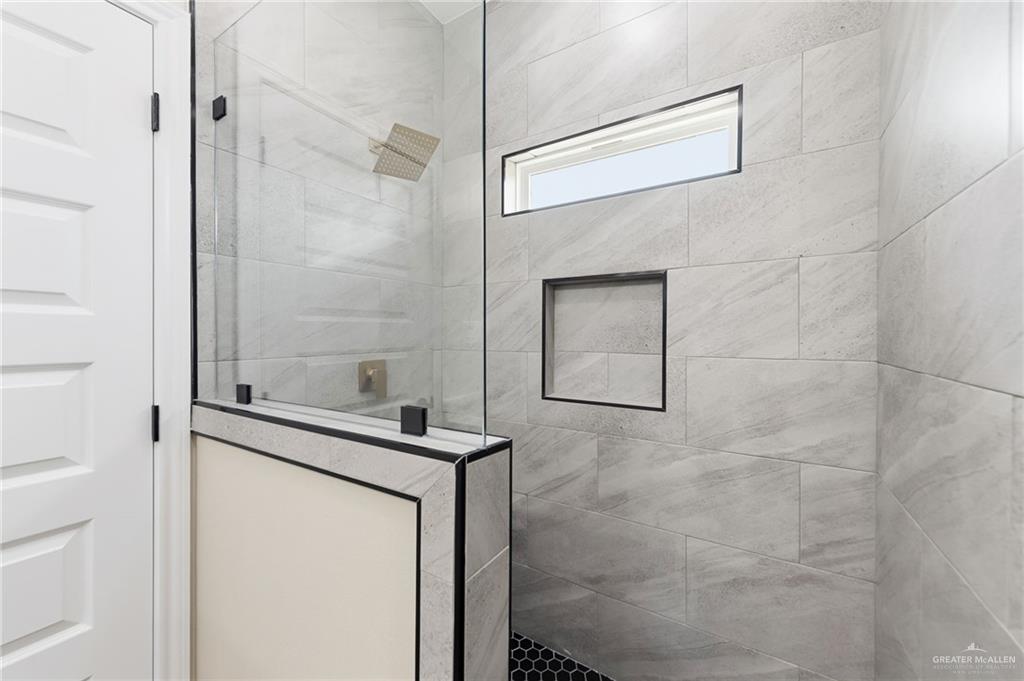Photo 13 of 18032 Spruce Street