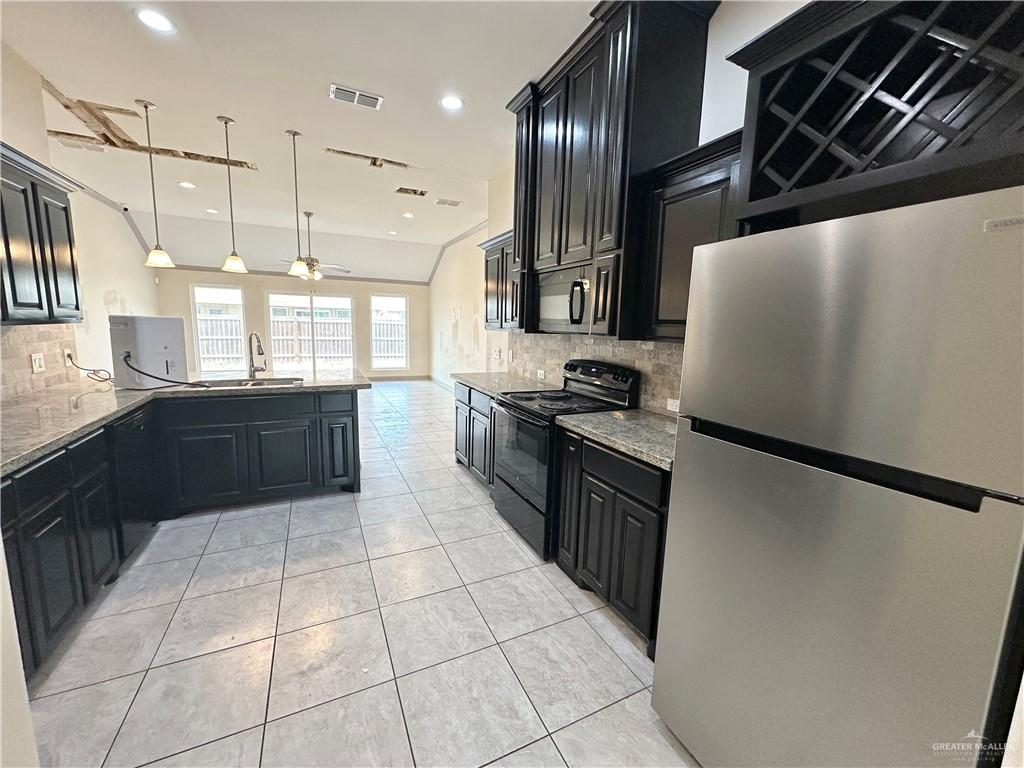 Photo 5 of 2205 Primrose Drive