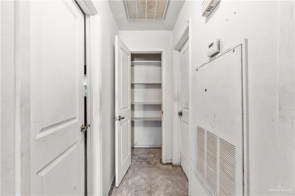 Photo 9 of 924 Greenlawn Street