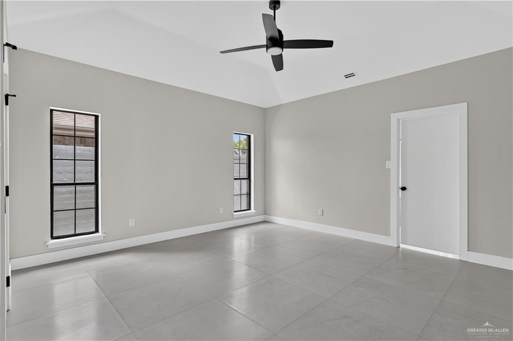 Photo 11 of 112 Jay Avenue