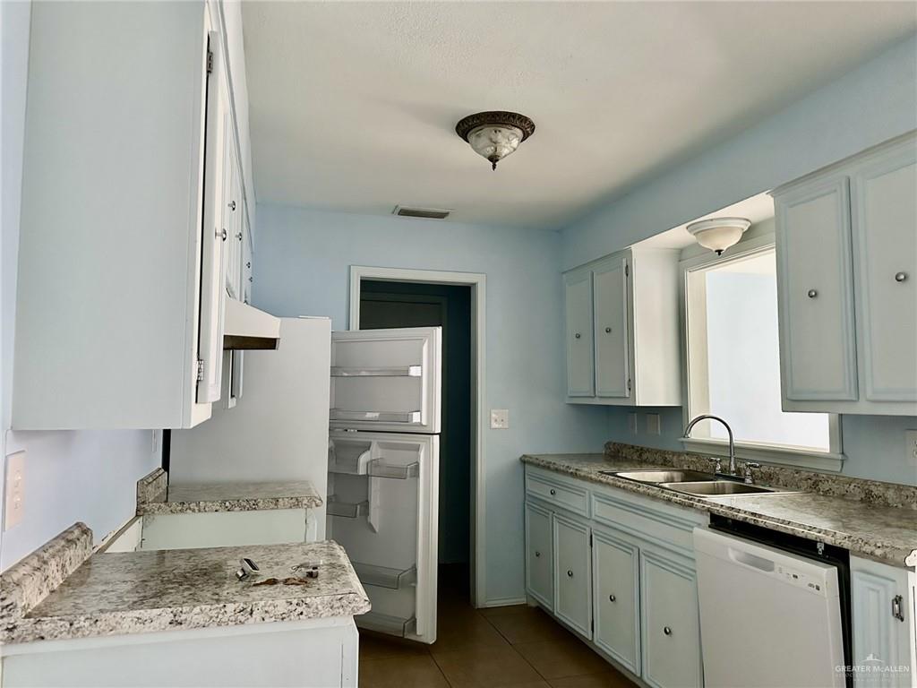 Photo 12 of 700 Iris Avenue