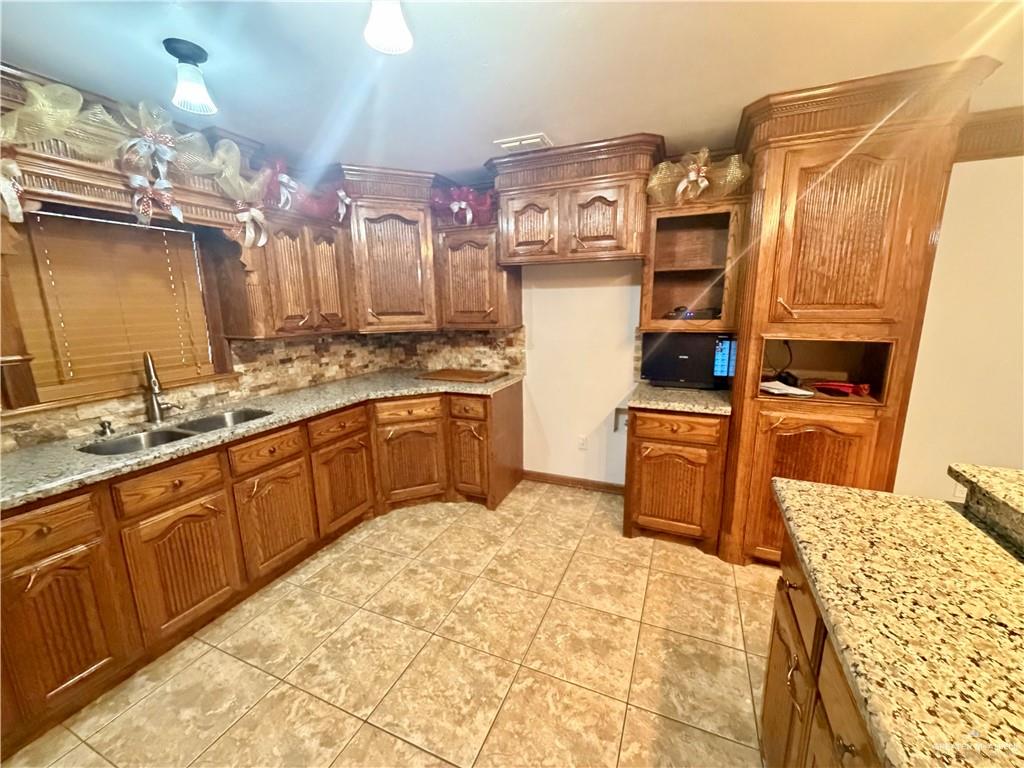 Photo 11 of 305 Elias Lopez Street