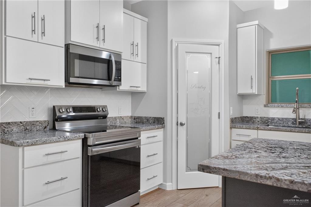 Photo 5 of 1425 Franklin Avenue