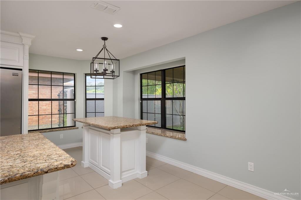 Photo 6 of 3300 Kiwi Avenue
