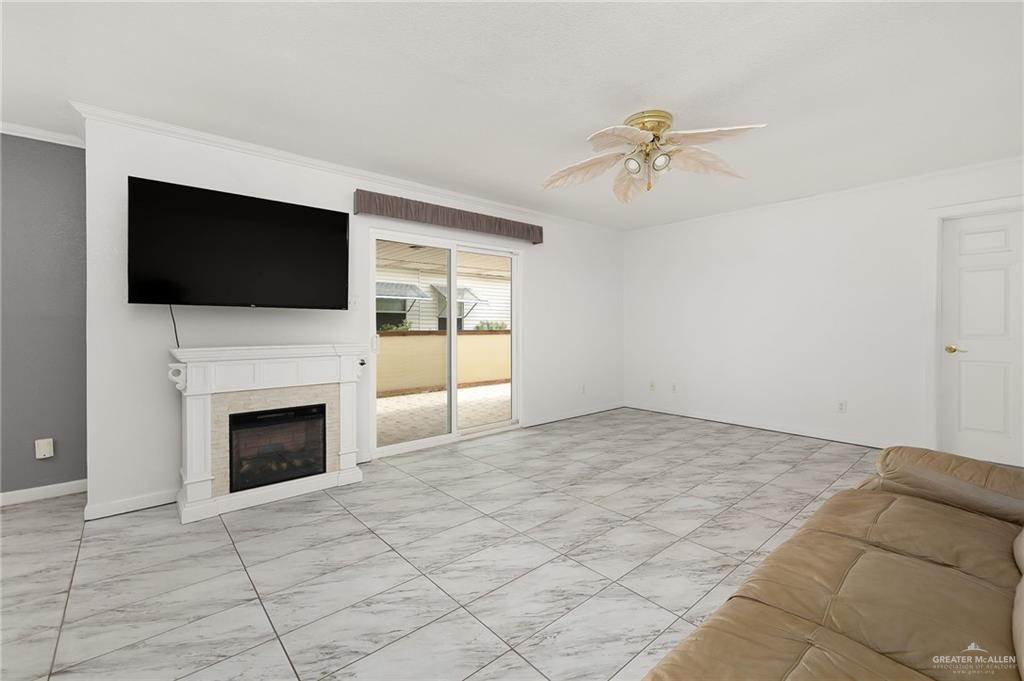 Photo 4 of 1038 El Paseo Drive