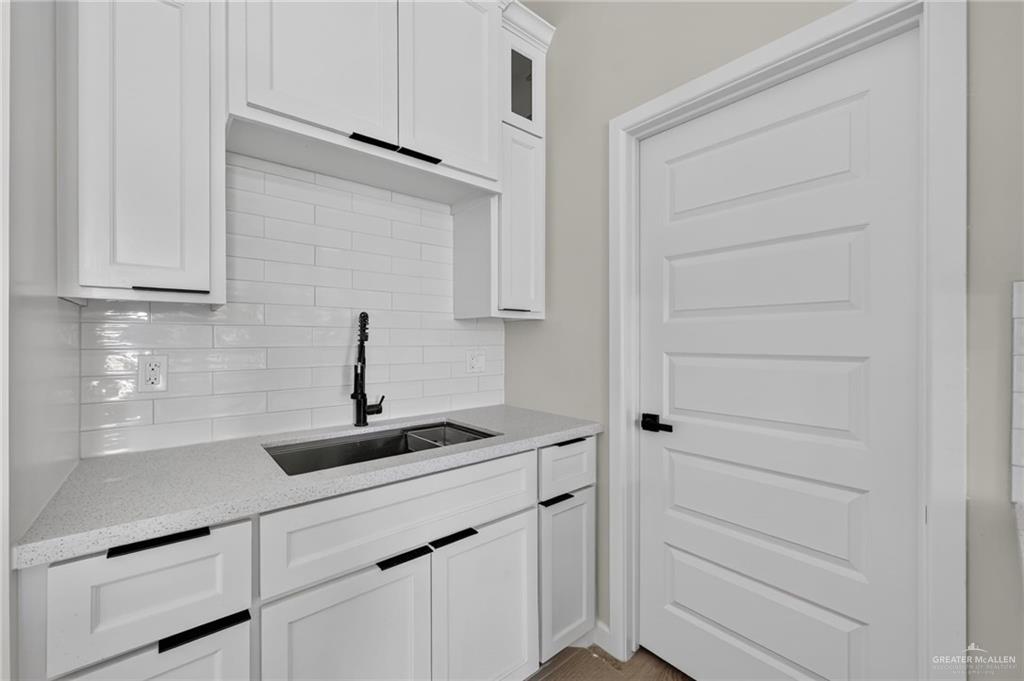 Photo 8 of 7006 La Mora Street