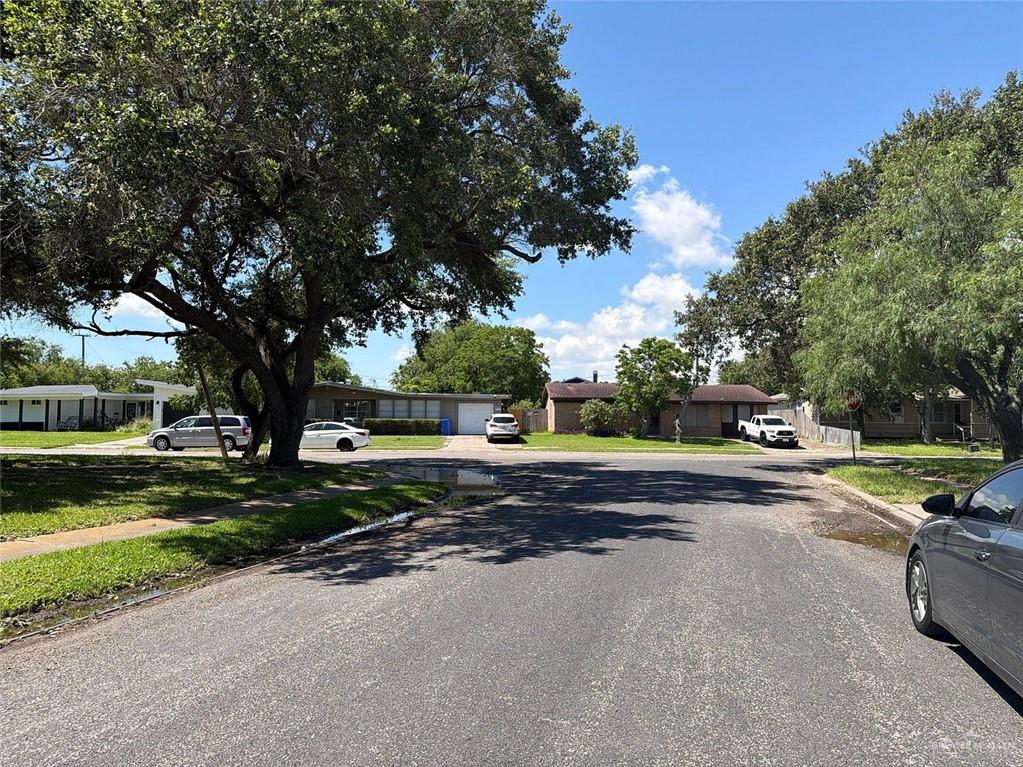 Photo 3 of 430 Canterbury Drive