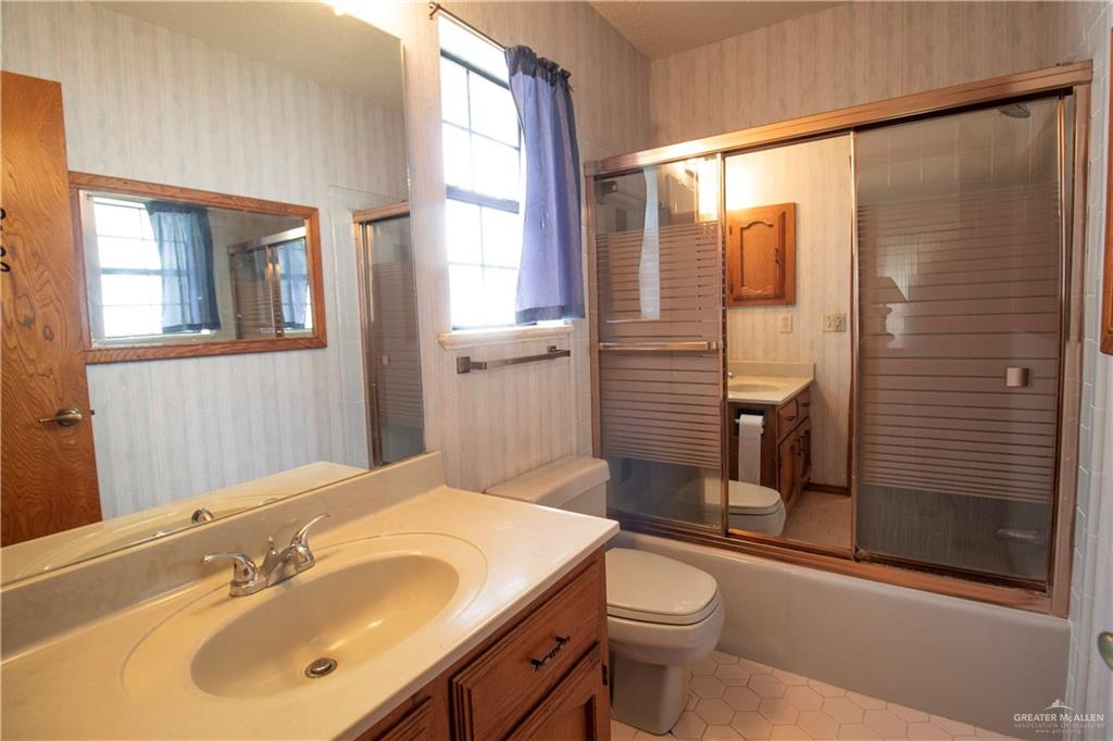 Photo 11 of 2713 Rhett Drive