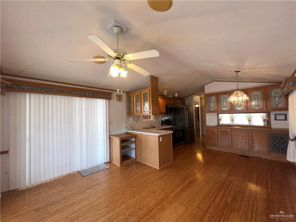 Photo 5 of 98 Lampshire Avenue