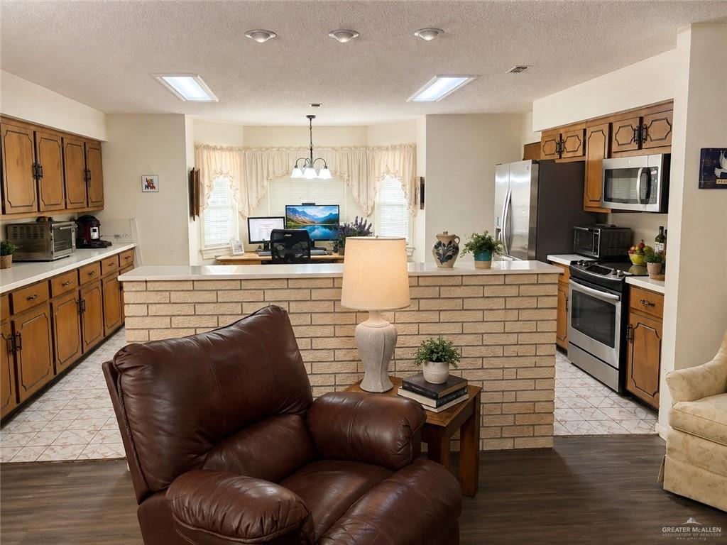 Photo 4 of 2723 Rhett Drive