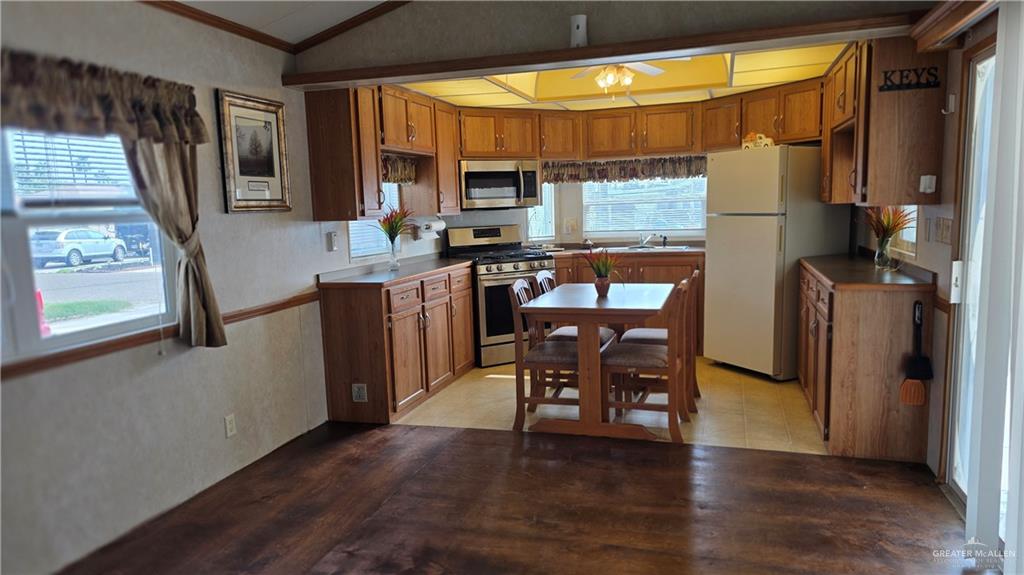 Photo 4 of 2420 Bobolink Circle
