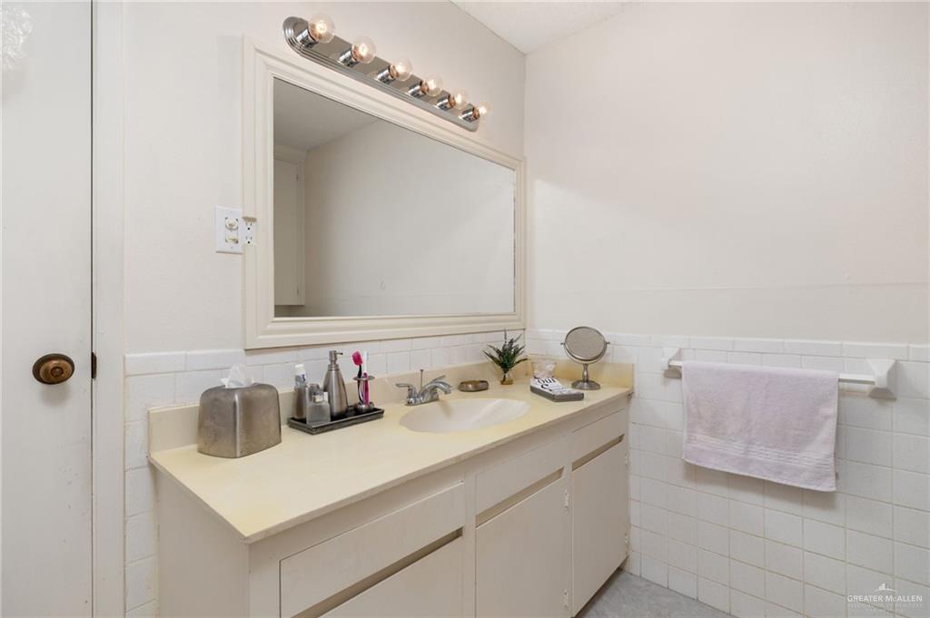 Photo 11 of 800 Dallas Avenue #17