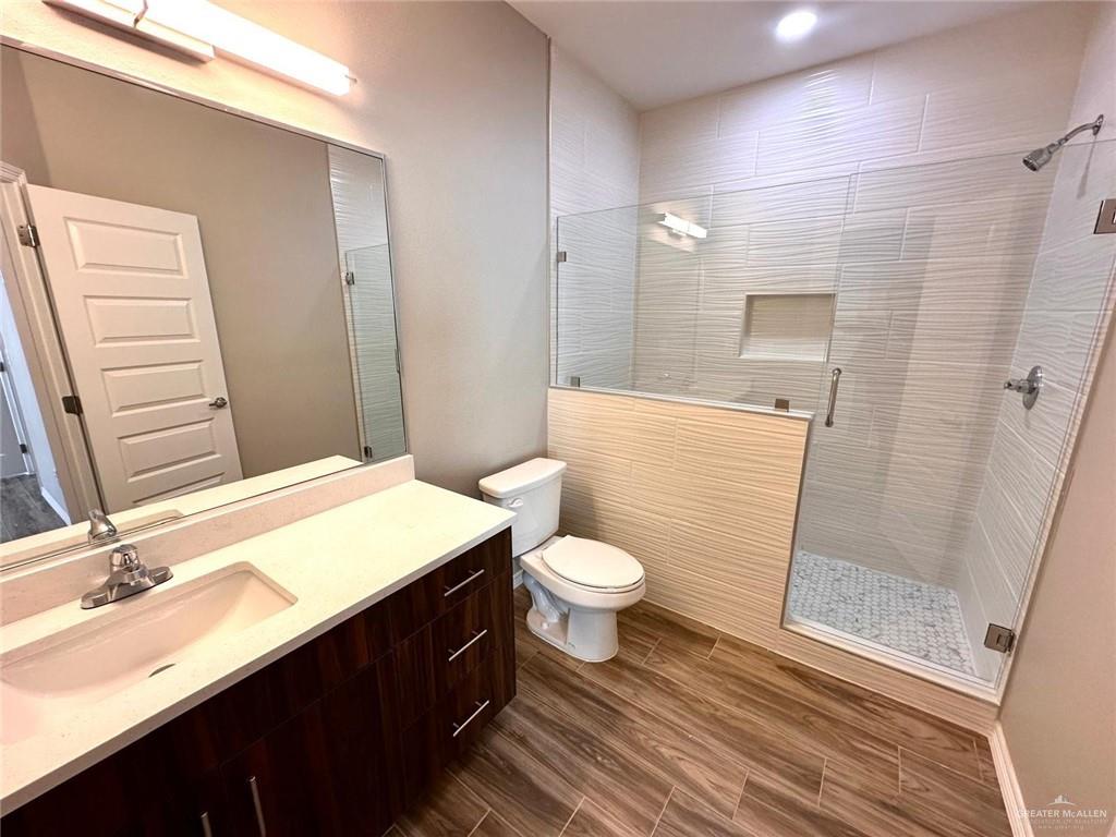 Photo 9 of 3908 Walnut Avenue #2