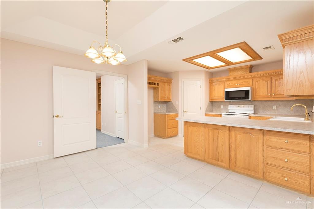 Photo 6 of 112 Saturn Street