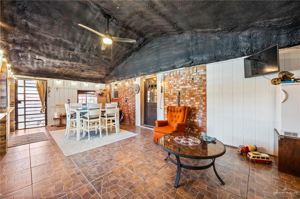 Photo 14 of 2525 Falcon Avenue