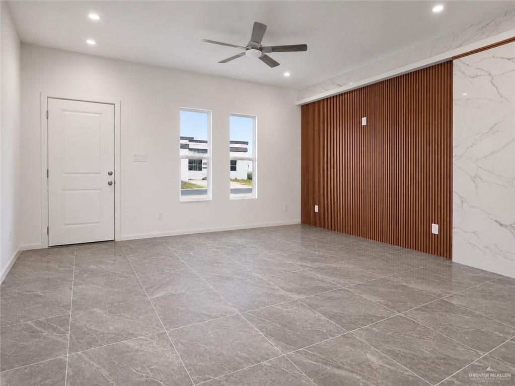 Photo 4 of 313 Valencia Drive