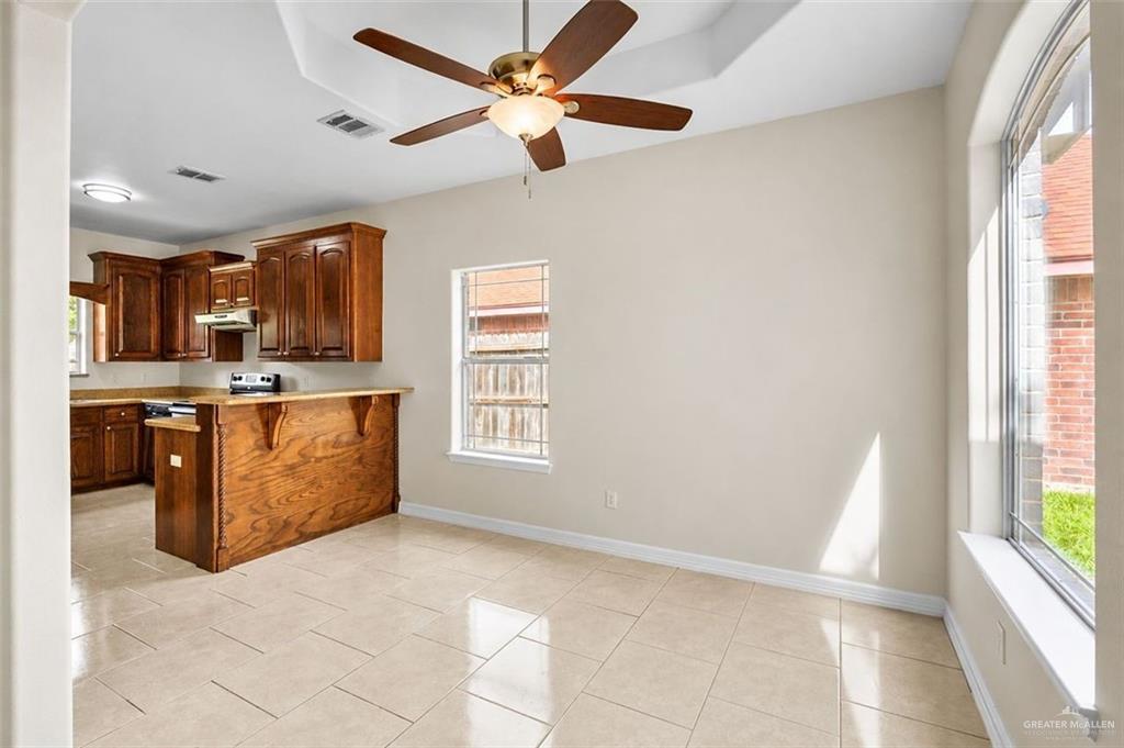 Photo 4 of 2406 Dogwood Street