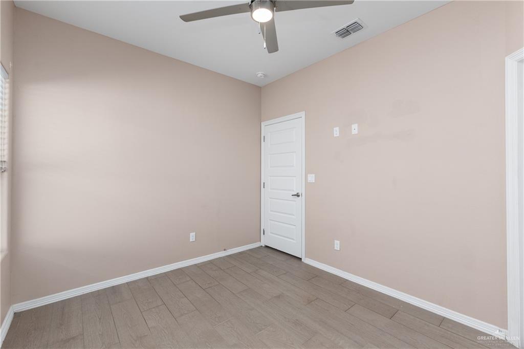 Photo 11 of 3104 Kenwood Street