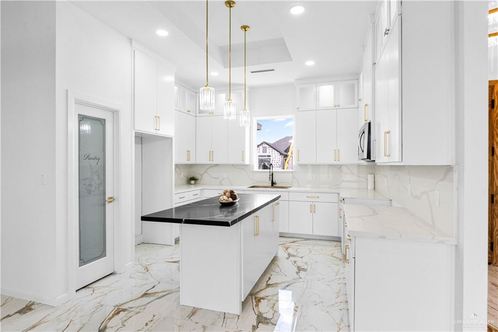 Photo 10 of 803 Corales Street