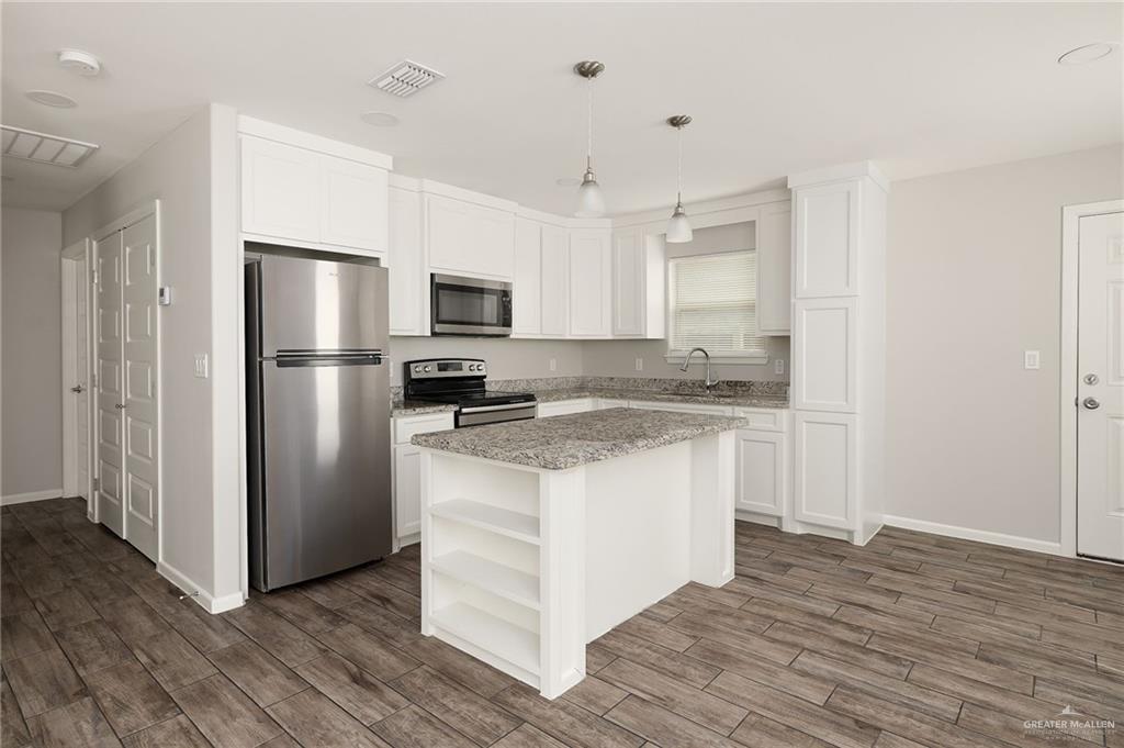 Photo 4 of 1409 Alta Vista Drive