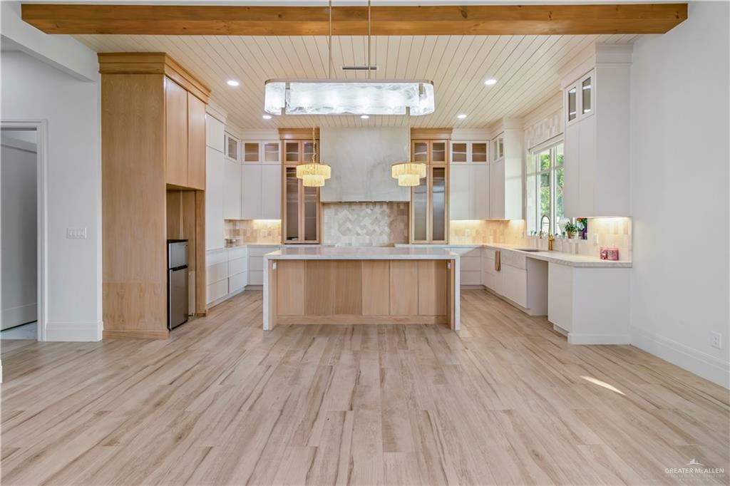 Photo 10 of 202 Stonegate Drive