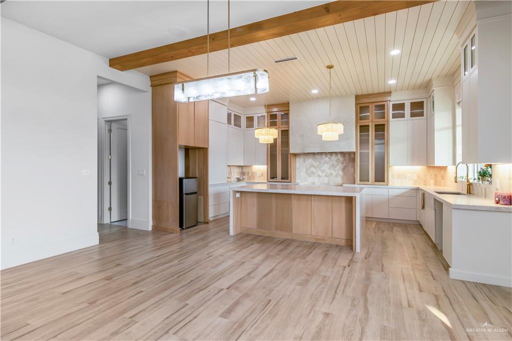 Photo 11 of 202 Stonegate Drive