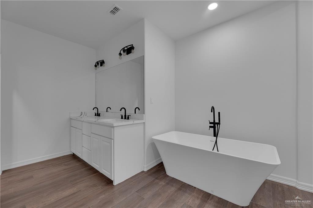 Photo 14 of 4000 Hackberry Avenue
