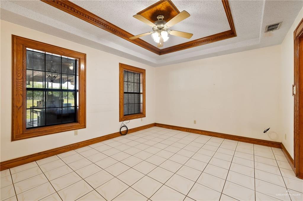 Photo 9 of 906 Veterans Boulevard