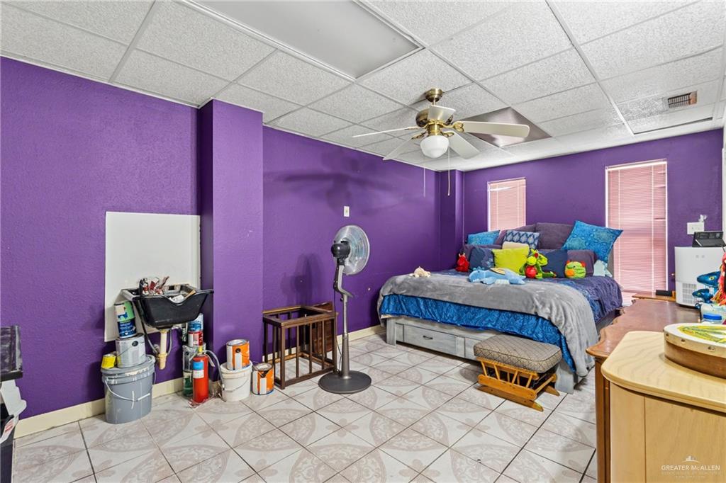 Photo 7 of 905 Bowe Street