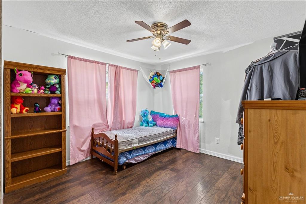 Photo 8 of 905 Bowe Street