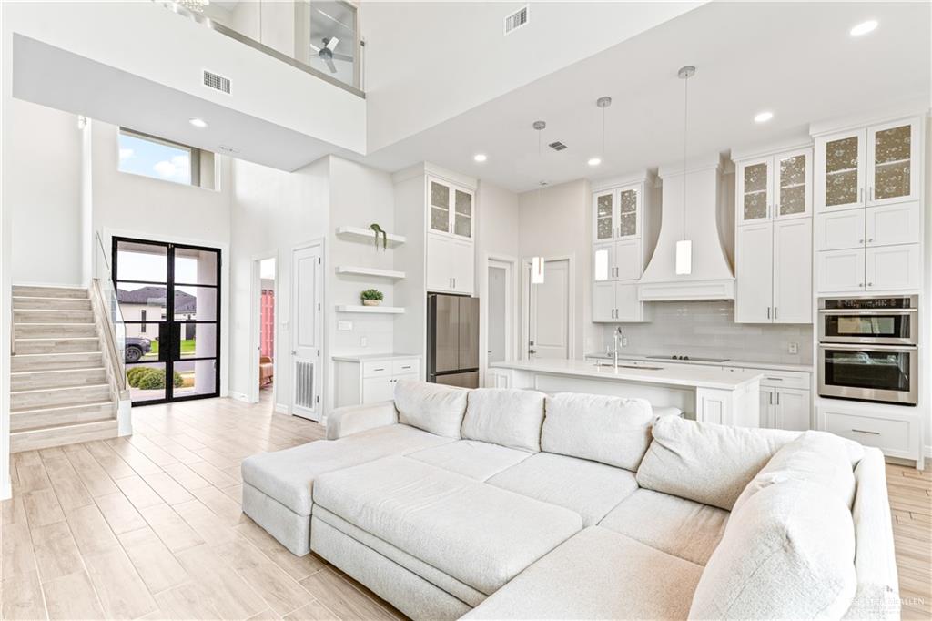 Photo 3 of 2712 Bvlgari Drive