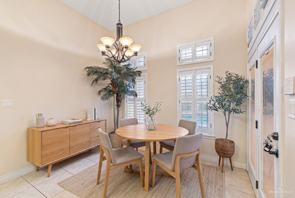 Photo 5 of 719 Sabal Avenue