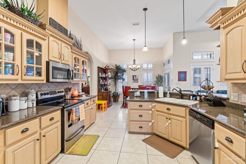 Photo 8 of 719 Sabal Avenue