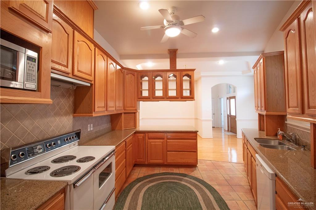 Photo 7 of 1224 Peking Street