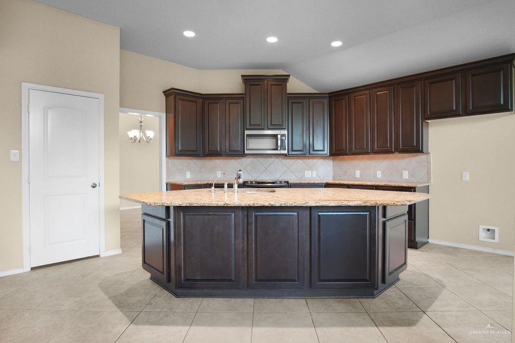 Photo 9 of 3305 Plantation Grove Boulevard
