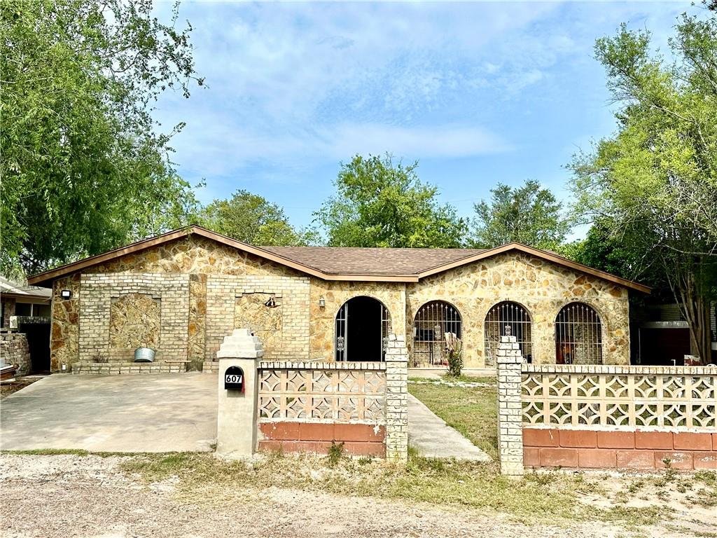 Photo 1 of 607 Mariposa Street, Rio Grande City