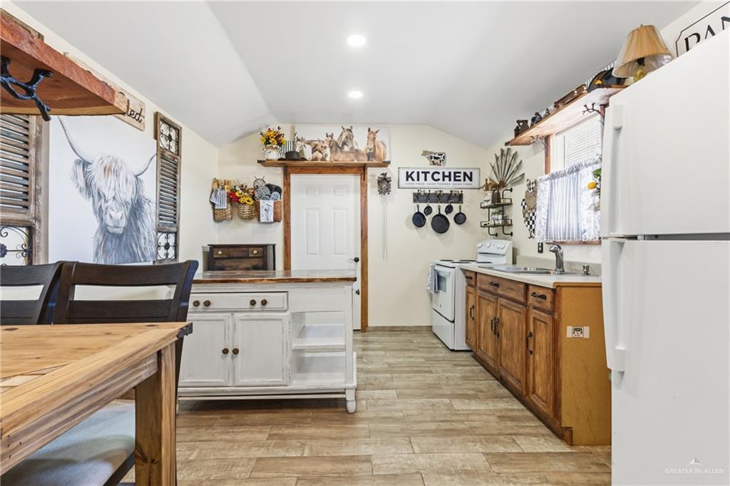 Photo 5 of 1219 Stensbo Avenue