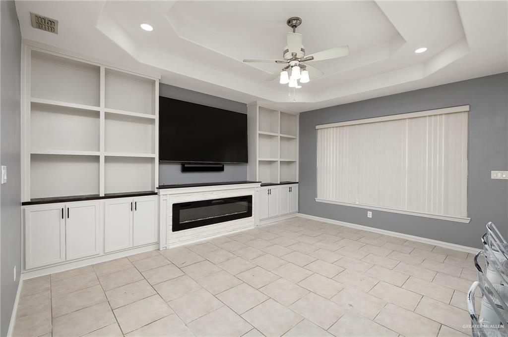 Photo 3 of 2107 Meadow Way Drive