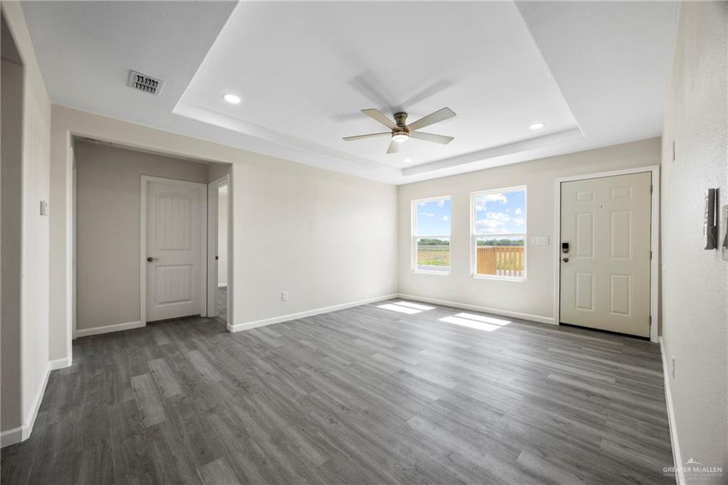 Photo 3 of 1417 Mariposa Drive