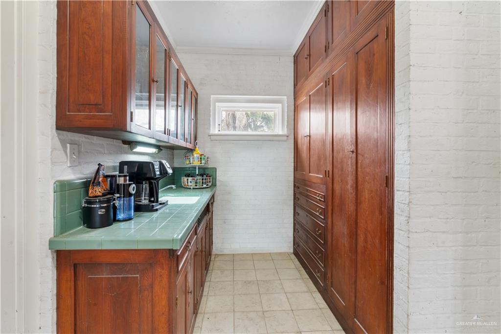 Photo 6 of 638 Rodriguez Avenue