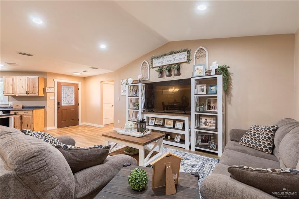 Photo 9 of 1609 Robin Avenue