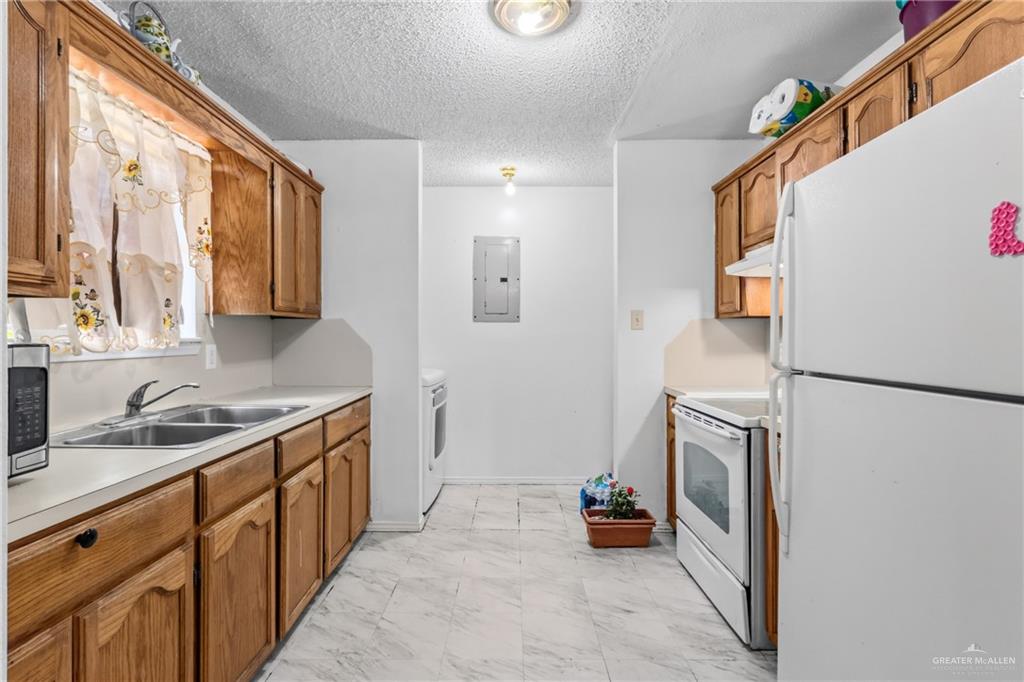 Photo 6 of 703 Dove Avenue