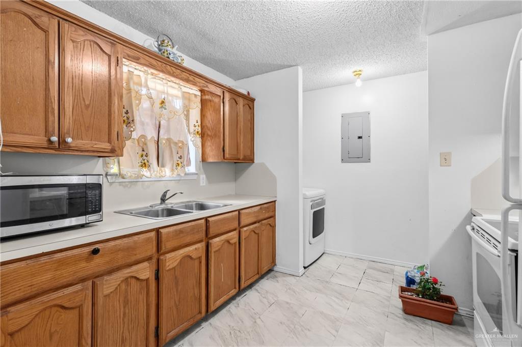 Photo 7 of 703 Dove Avenue