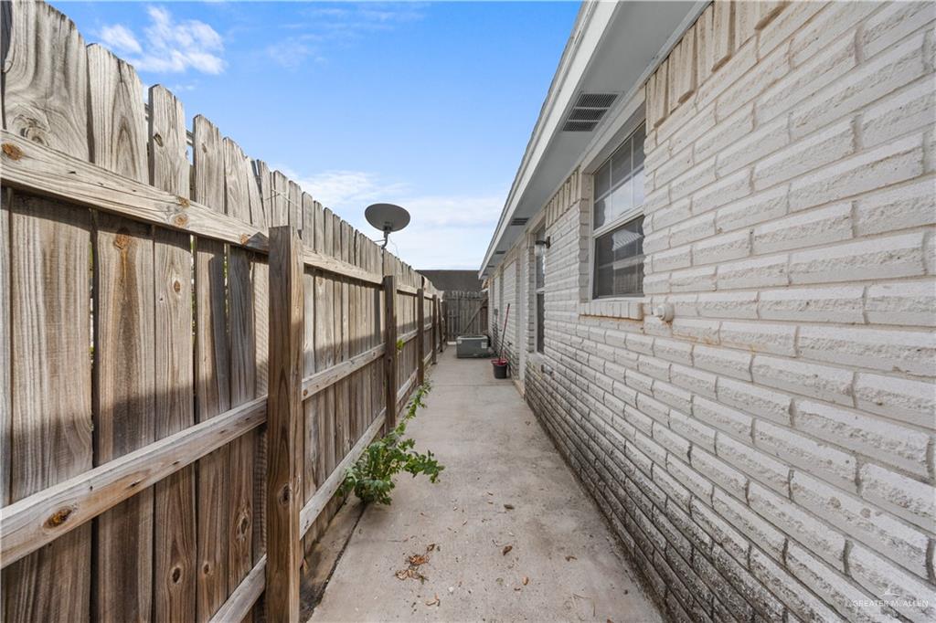 Photo 12 of 2502 Cervantes Avenue