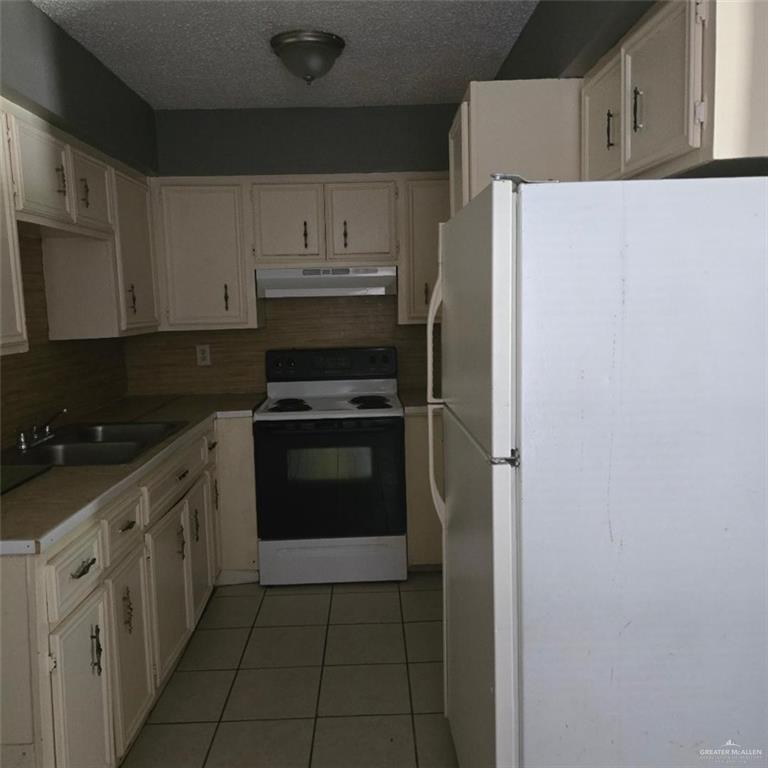 Photo 3 of 303 Palm Drive